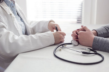Doctor and patient at the desk, with stetoscope